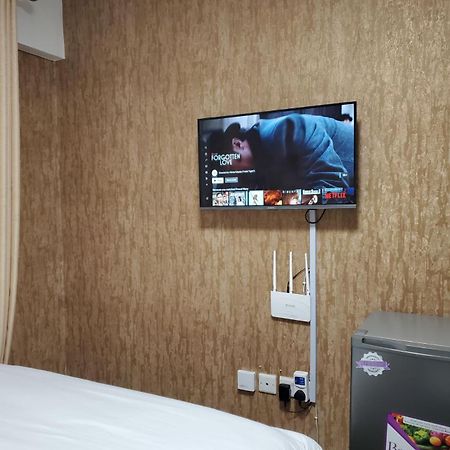 Ferienwohnung Lovely & Cozy Compact Studio Near Airport With Rooftop View Nairobi Exterior foto