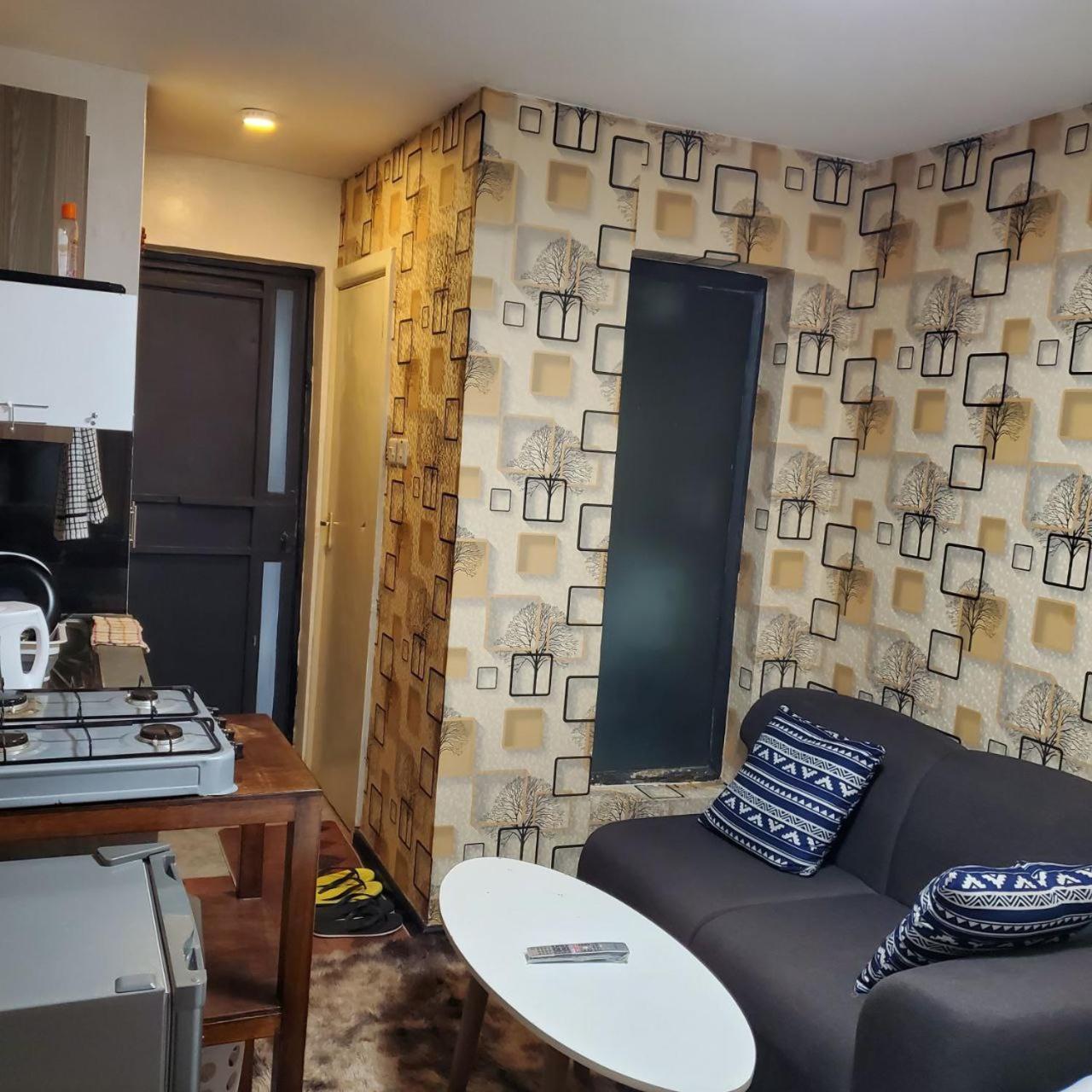 Ferienwohnung Lovely & Cozy Compact Studio Near Airport With Rooftop View Nairobi Exterior foto