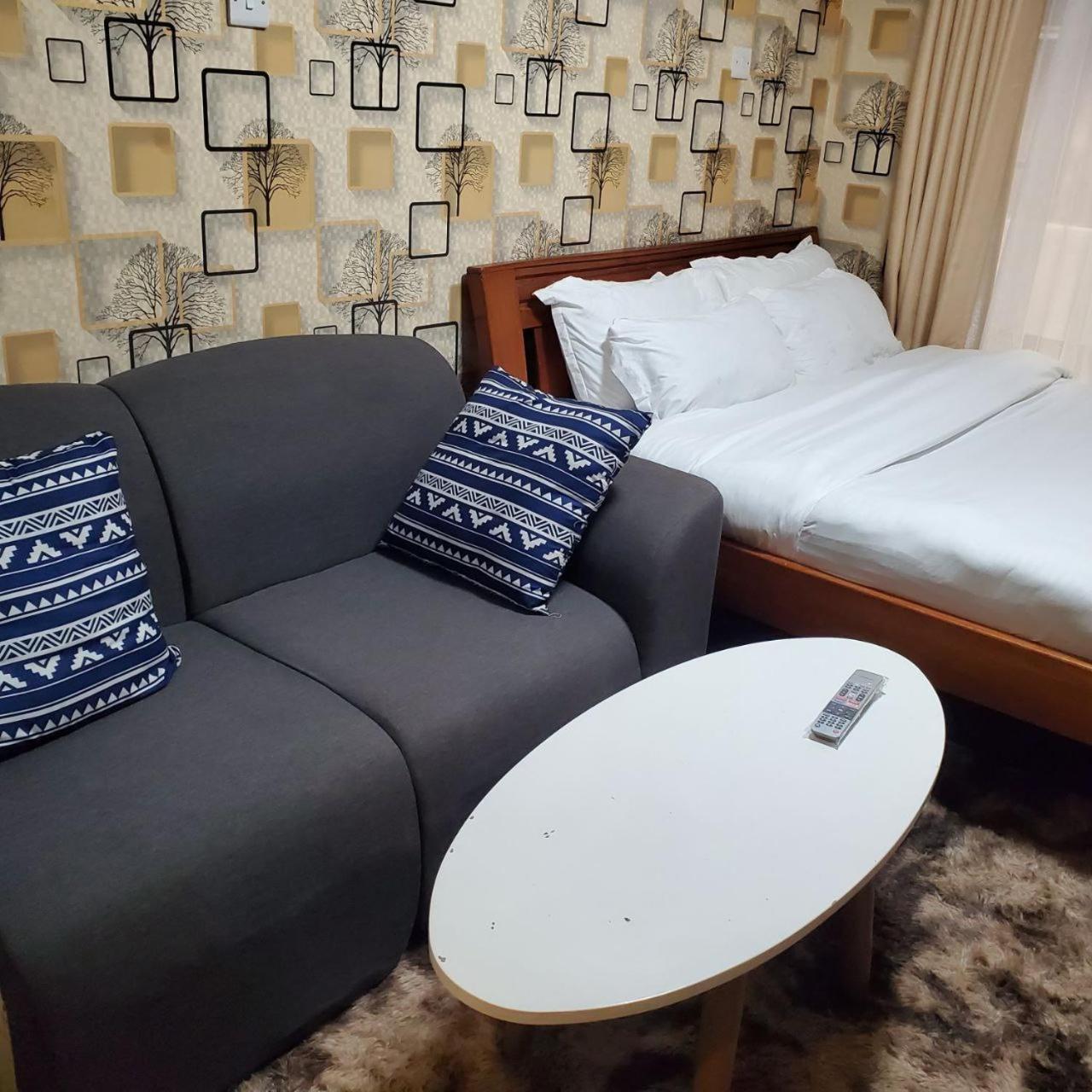 Ferienwohnung Lovely & Cozy Compact Studio Near Airport With Rooftop View Nairobi Exterior foto